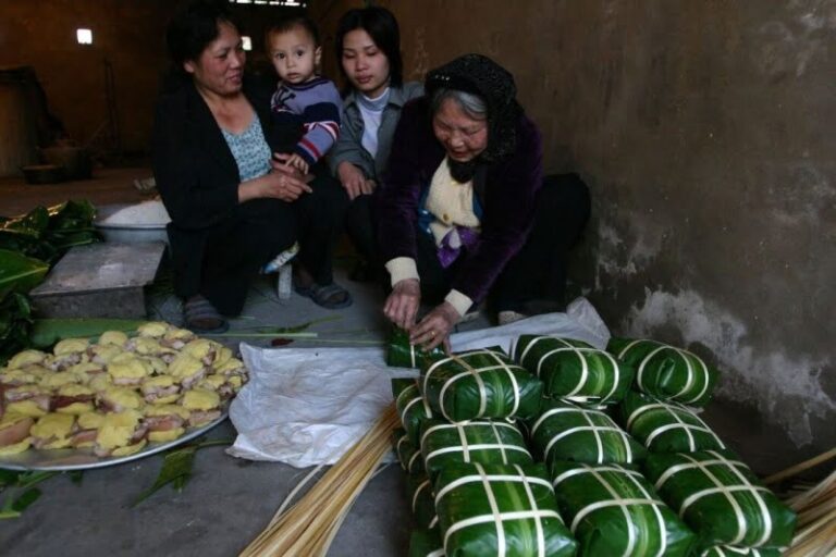 banh-chung-mang-hon-viẹt-cho-ngay-tet-co-truyen1