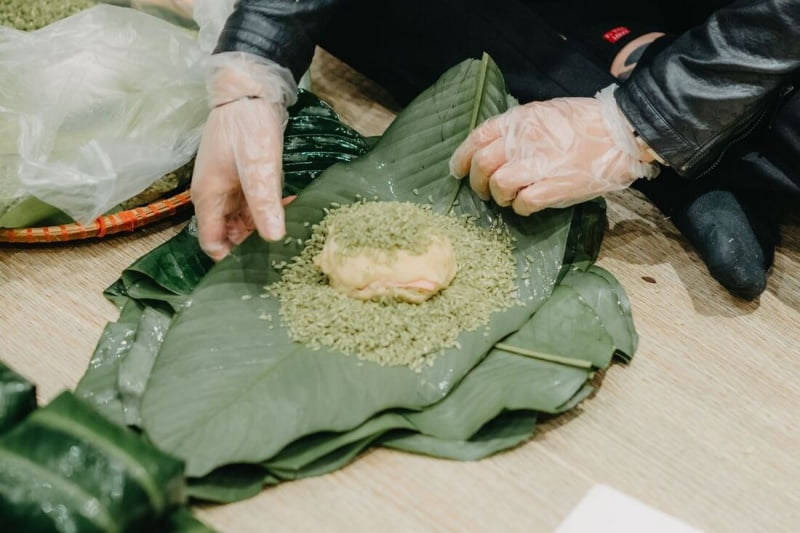 banh-chung-mang-hon-viẹt-cho-ngay-tet-co-truyen3