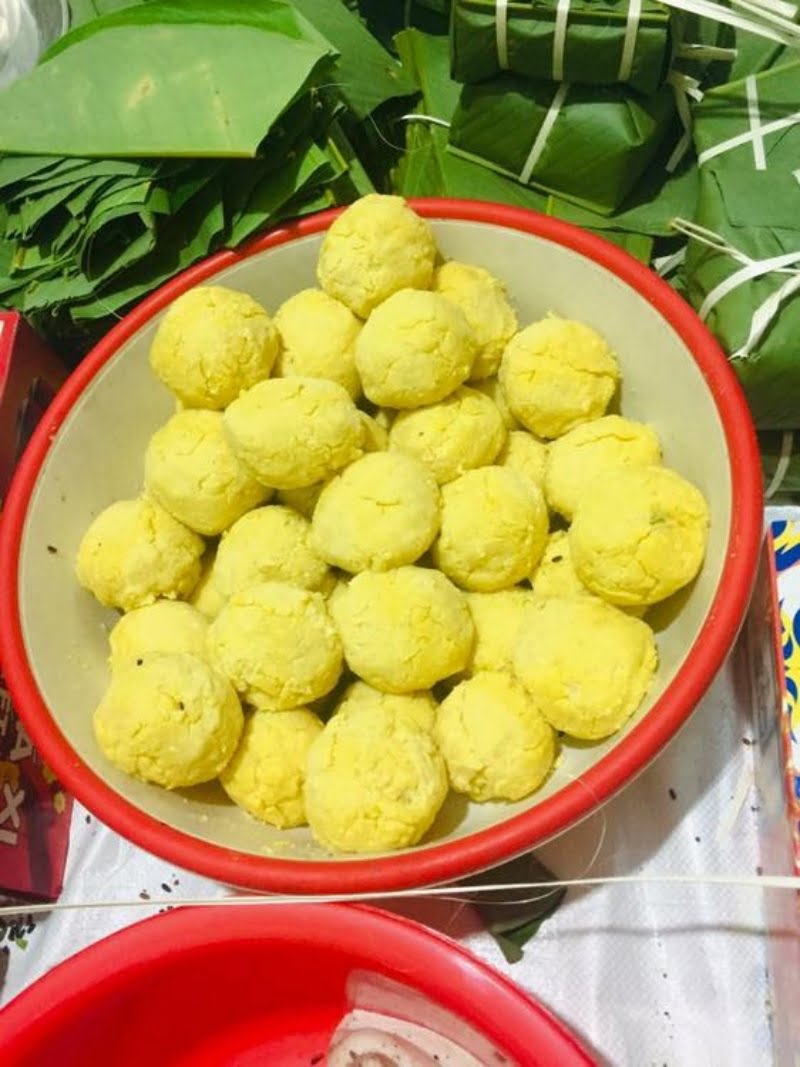 banh-chung-nep-cam-vi-nui-rung-giua-long-tp-hcm4