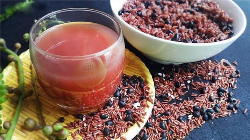 Nước gạo lứt giúp lợi sữa