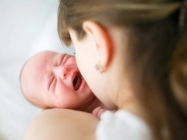 Mẹ bị mất sữa khiến bé quấy khóc