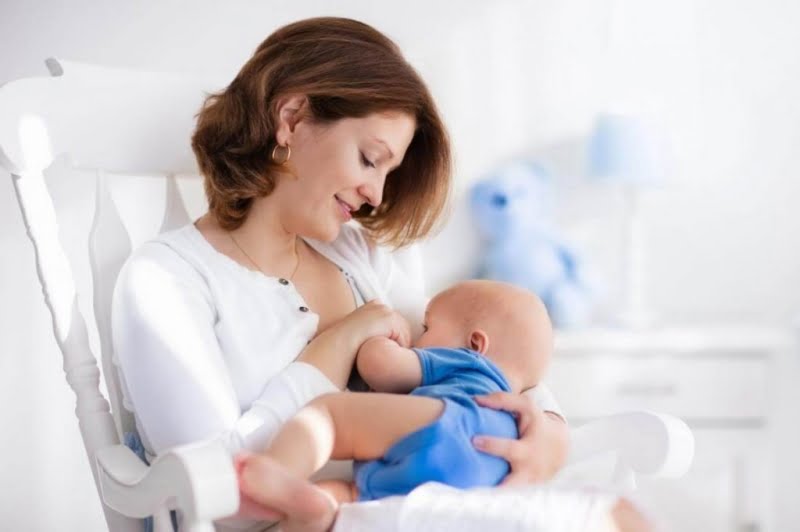 Trẻ bú sữa mẹ có khả năng tăng kết não bộ gấp 2 lần