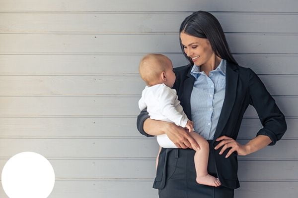 Bật mí những cách giúp mẹ duy trì nguồn sữa khi đi làm