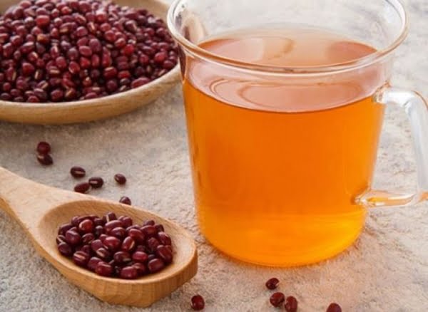 Nước đậu đỏ giúp mẹ sau sinh lợi tiểu