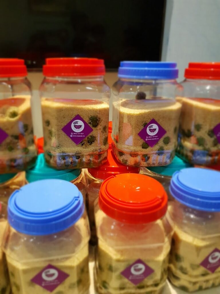 Hãy nhớ cứ 1 kg sấu chúng ta sẽ cho 1 kg đường
