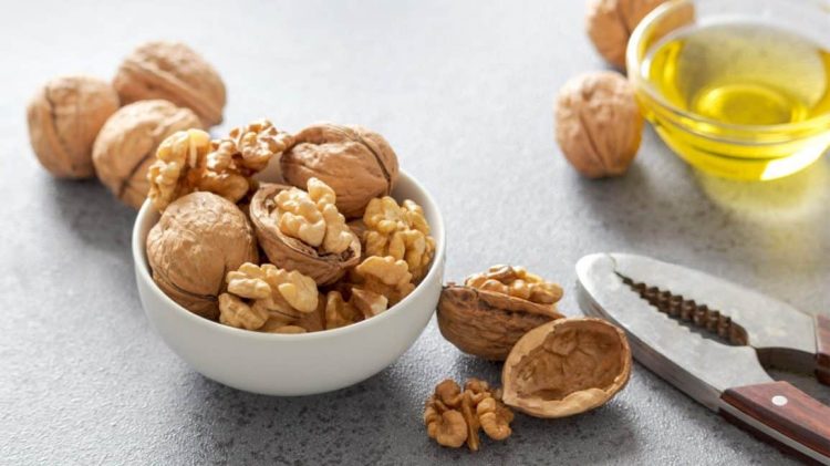 Quả óc chó có nhiều đặc tính khiến nó trở thành một trong những thực phẩm đẹp da