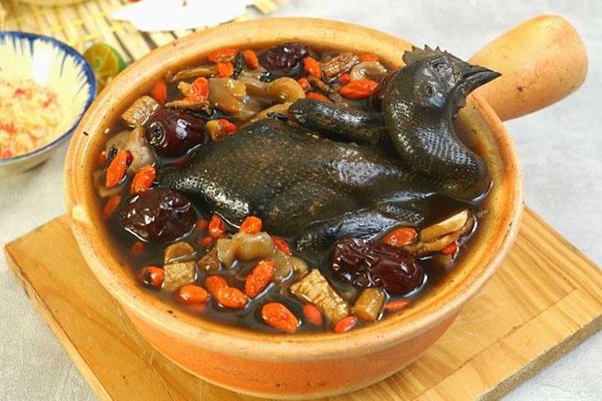 Gà tần thuốc bắc siêu bổ cho mẹ sau sinh
