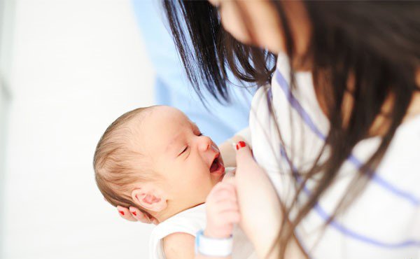 Có nhiều nguyên nhân khiến mẹ không có đủ sữa cho con bú