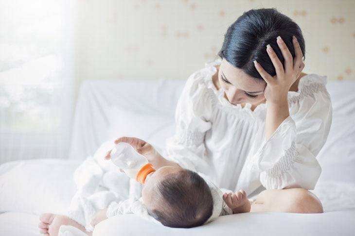 Thiếu sữa khiến mẹ mệt mỏi, stress, căng thẳng