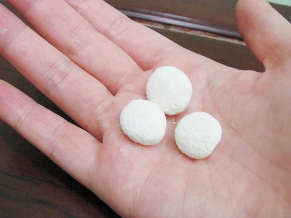 Bánh men thuốc Bắc có hình tròn và được sử dụng cho cơm rượu
