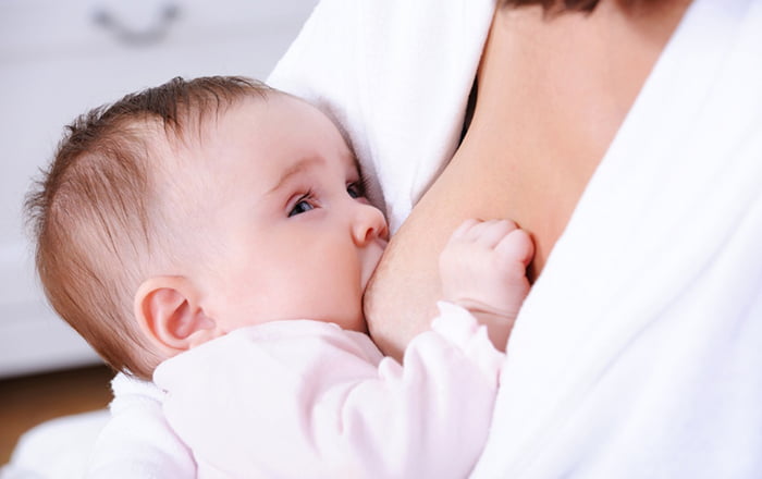Sữa mẹ là nguồn dinh dưỡng quý giá dành cho trẻ sơ sinh và trẻ nhỏ