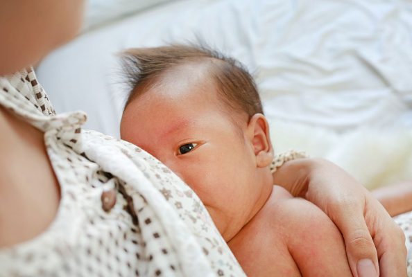 Làm sao để uống bia an toàn cho con là vấn đề được nhiều mẹ quan tâm