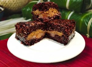 bánh chưng nếp cẩm bao nhiêu calo